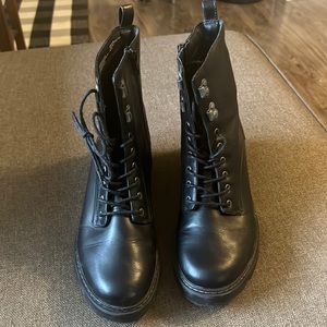 Combat boots
